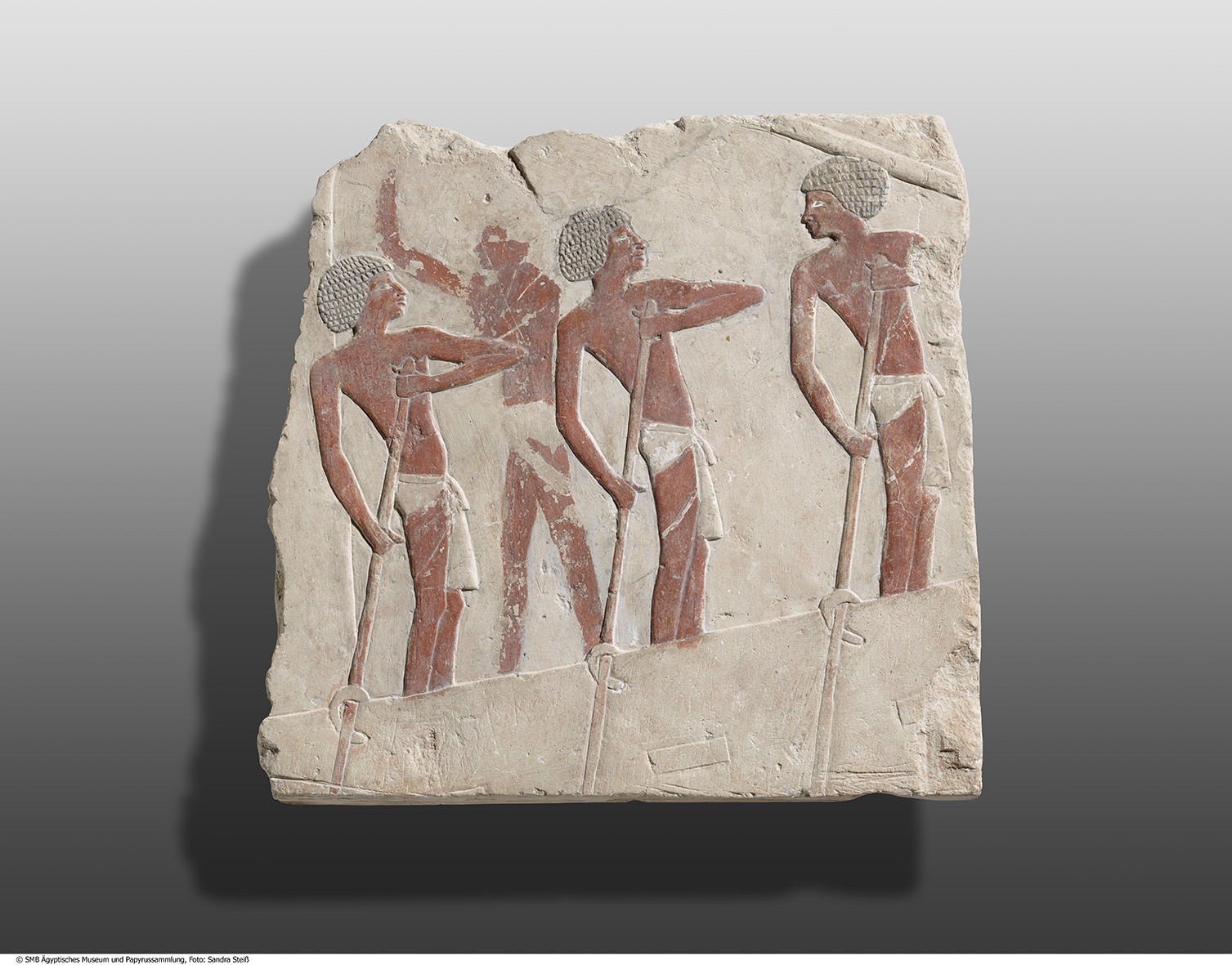 Relief fragment with depiction of rowers, Hatschepsut (Queen, Ancient Egypt, 18. Dynasty)